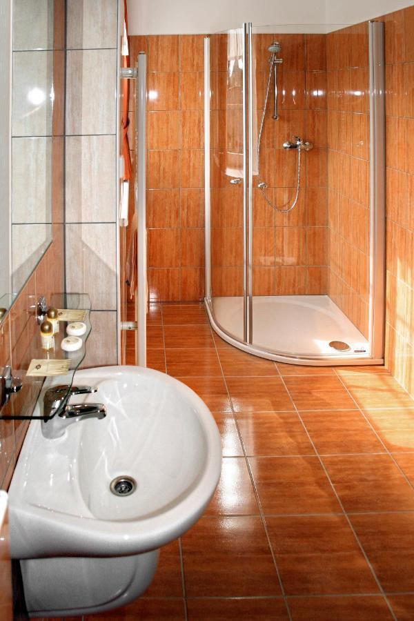 Wellness Hotel Hukvaldy Polopenze A Wellness V Cene Pribor Ngoại thất bức ảnh