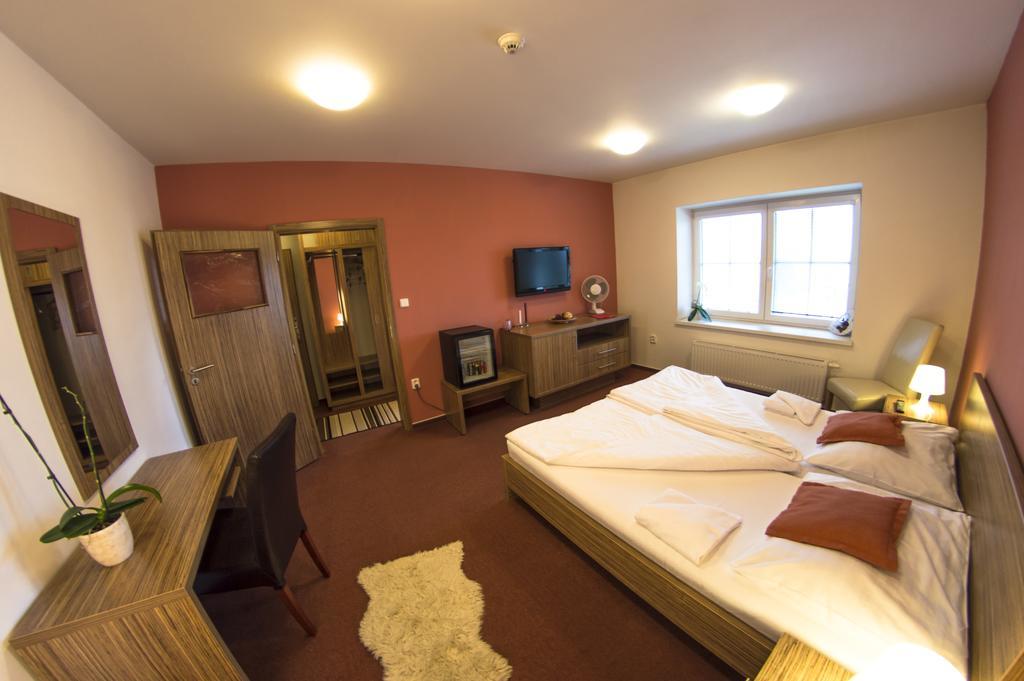 Wellness Hotel Hukvaldy Polopenze A Wellness V Cene Pribor Ngoại thất bức ảnh